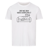 Der mit dem Drink chillt personalisierbar - Herren Shirt